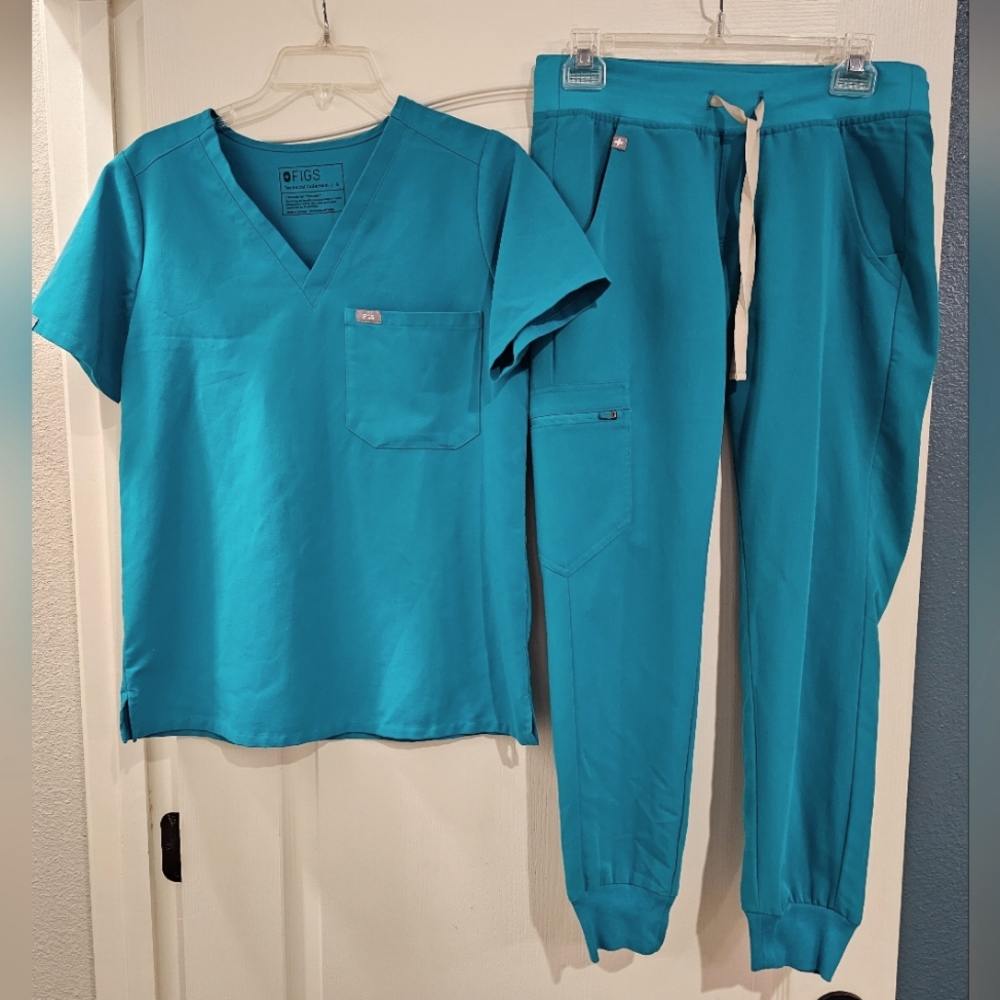FIGS Rare Color Catarina Top and Zamora Jogger